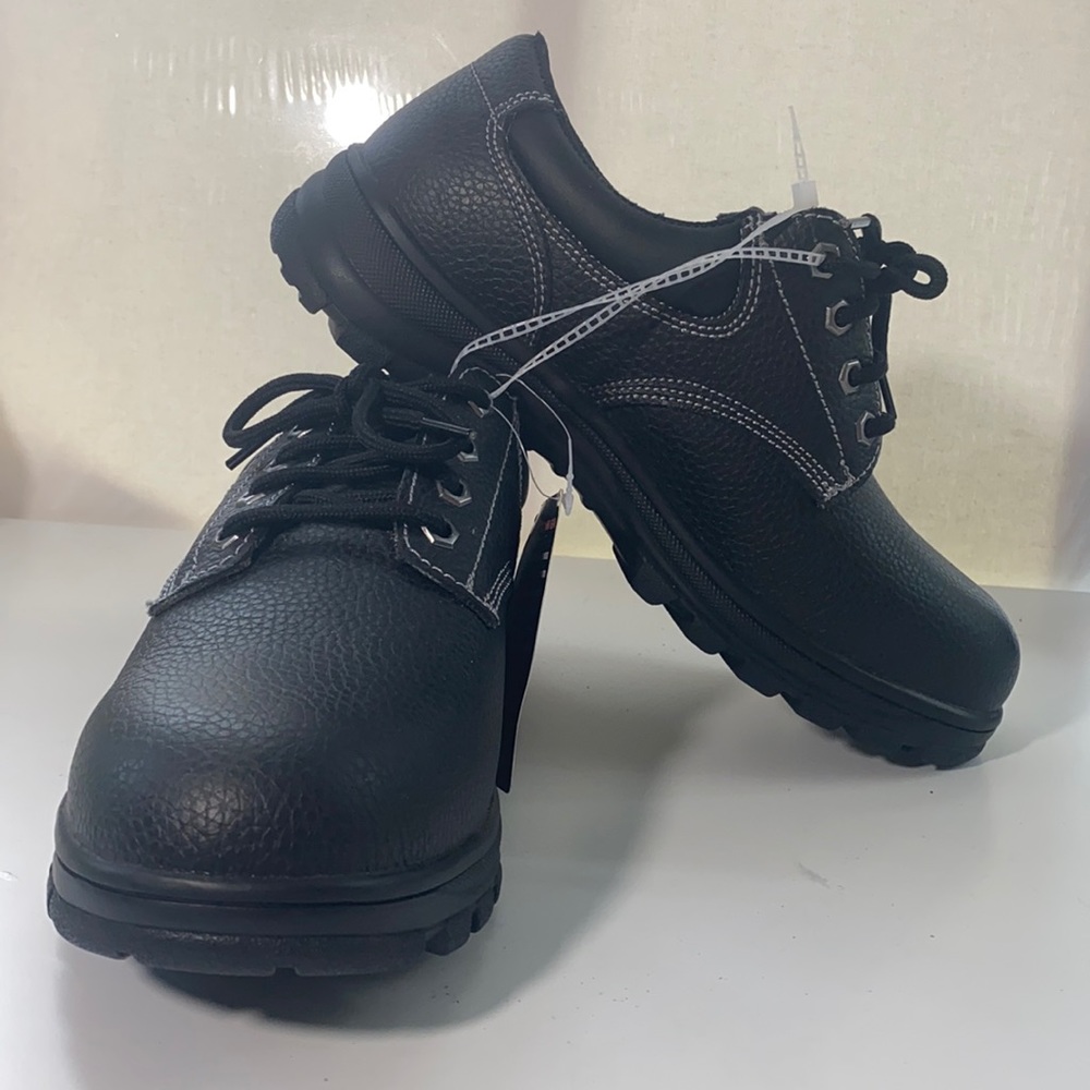 NWOB Skechers Men's Memory Foam ,Slip Resistance Black Air Cooled Steel Toe. 9